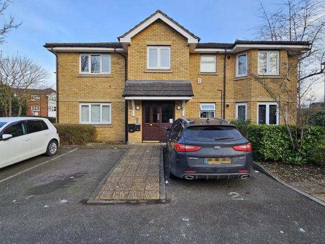 Apartment for rent in London Borough of Ealing, Greenford