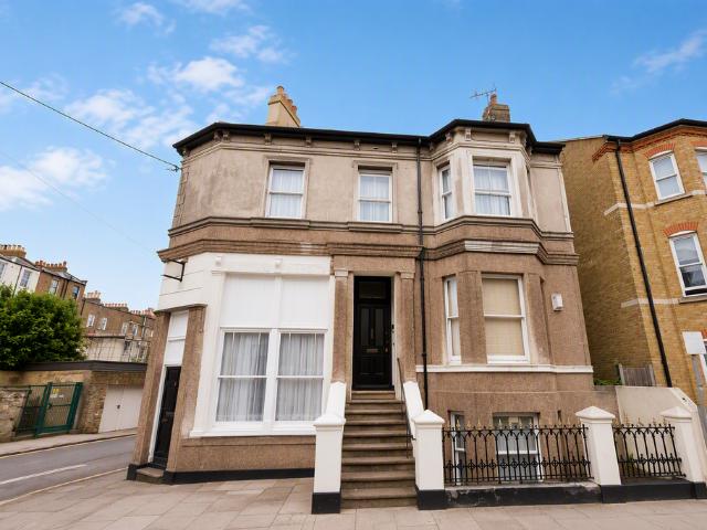 Apartment for rent in Oxenden, Canterbury