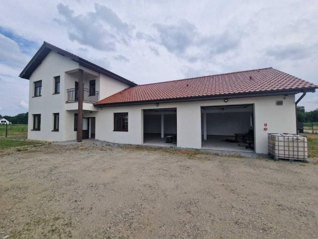Dom na sprzedaż w Jelcz-laskowice, Dolnośląskie