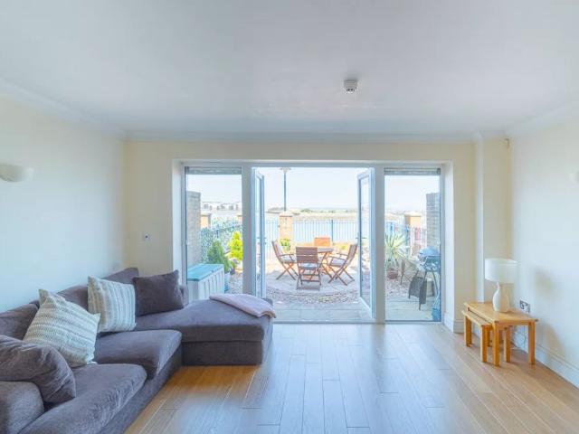 Townhouse for rent in Sovereign Harbour, Eastbourne