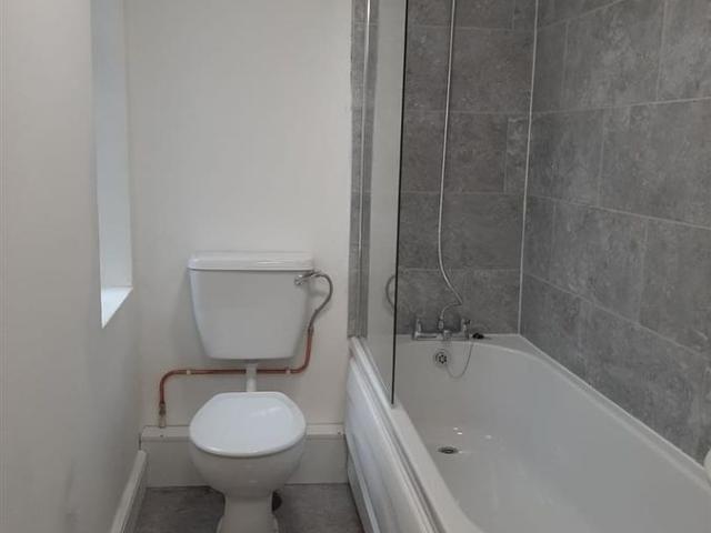 House for rent in Elm Park, Calderstones