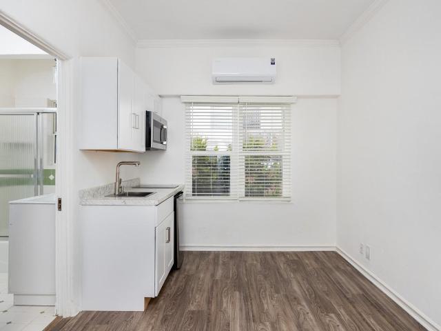 Apartment for rent in Beverly Hills, California