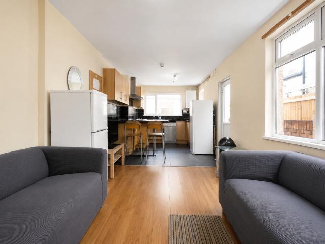 House for rent in Plasnewydd, Falcon Lodge