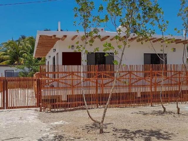 Donde el Azul del Mar es Parte de Tu Hogar. Amplia Casa 2 Recs a dos cuadras de la playa