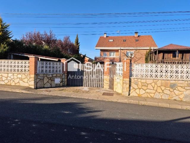 Chalet en venta en Valdefresno, Castilla y León