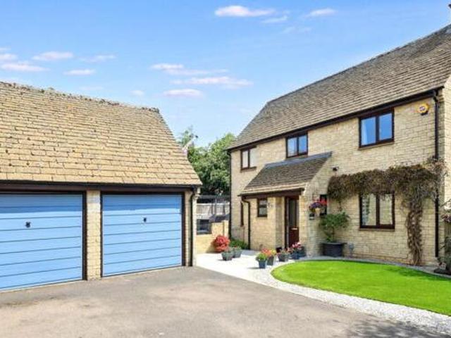 House for sale in Deer Park, Black Bourton