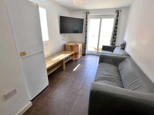 House for rent in Newtown, Reading