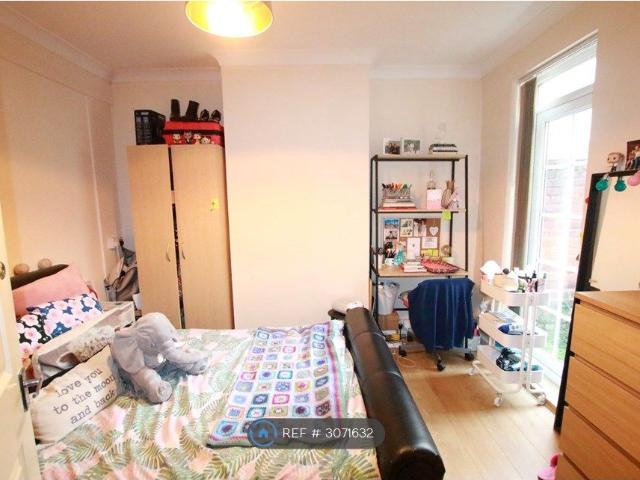 House for rent in Newtown, Reading