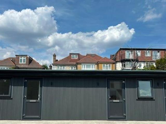 House for rent in Brondesbury, Greater London