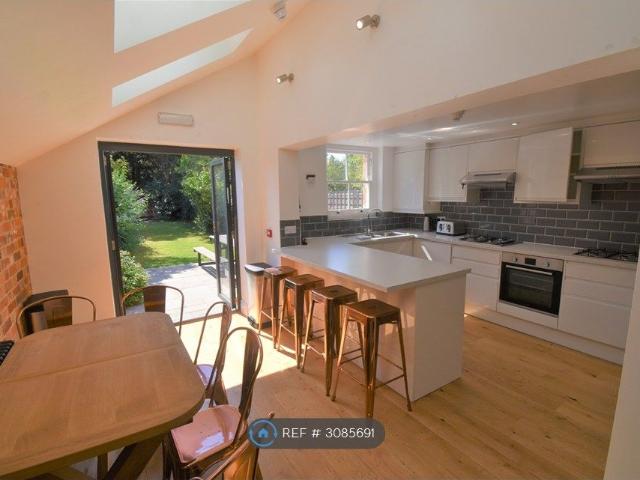 House for rent in Newtown, Reading