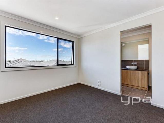 Townhouse for rent in Camerons Creek, Victoria