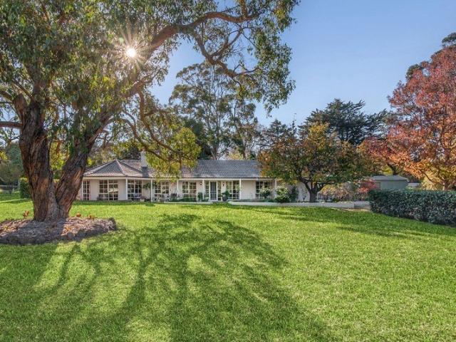 Cottage for sale in Camerons Creek, Victoria