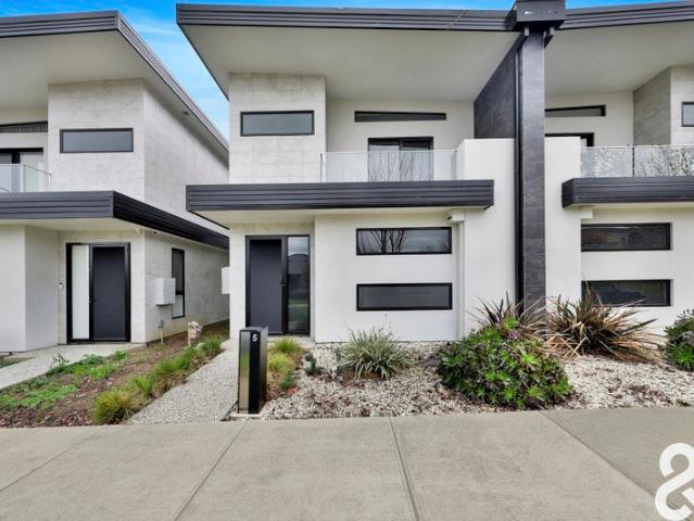Townhouse for rent in Camerons Creek, Victoria
