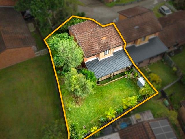 Townhouse for sale in Ashmore City
