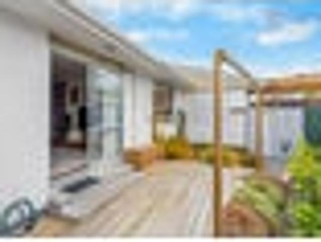 Apartment for sale in Chaslands, Canterbury