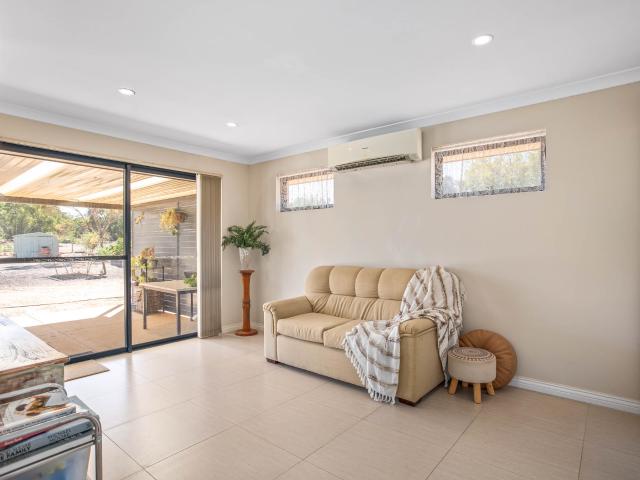 Cottage for sale in Bedfordale, Western Australia