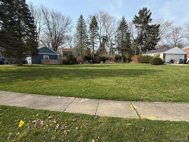 Land for sale in Livonia