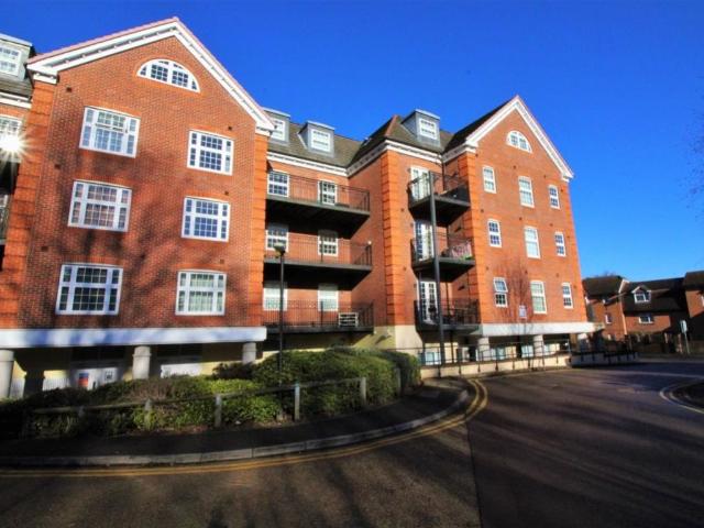Apartment for rent in Heol-las, Surrey