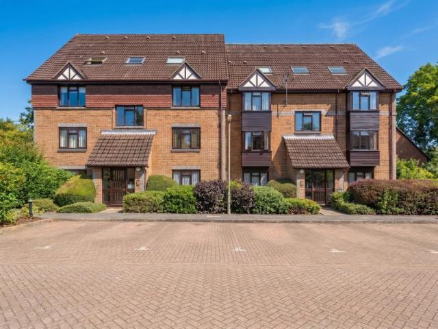 Apartment for rent in Sheerwater, Woking