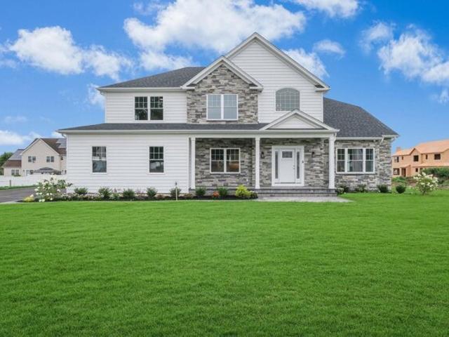 House for sale in Nesconset