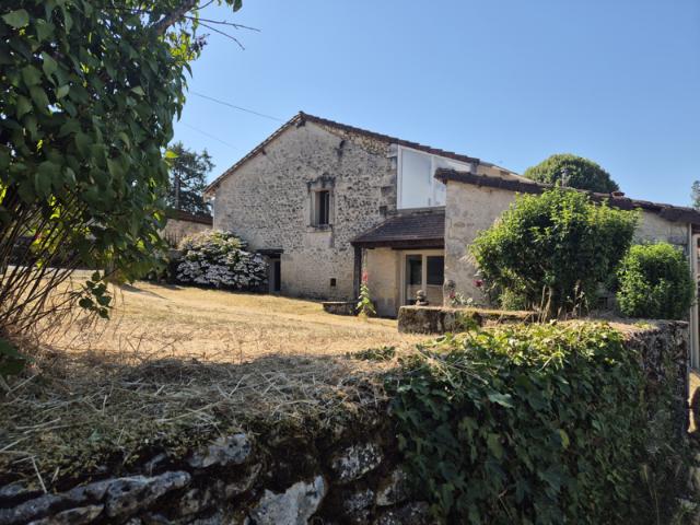 Maison vente à Nontron, Bourdeilles