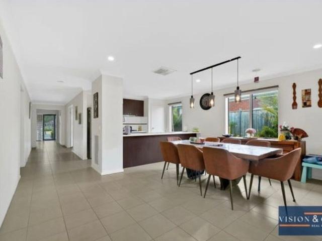 Room for rent in Laurimar - The Briars Estate, Melbourne