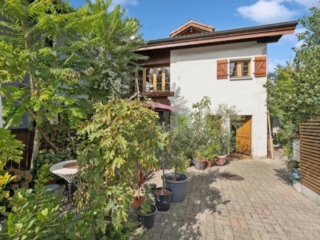 Zweifamilienhaus kaufen in Meyrin