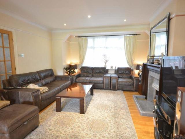 Room for rent in Woodcote, Epsom