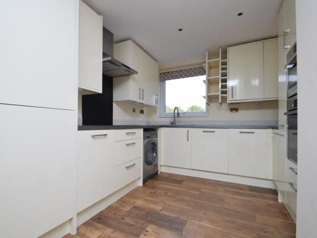 Apartment for rent in Northwood, Greater London