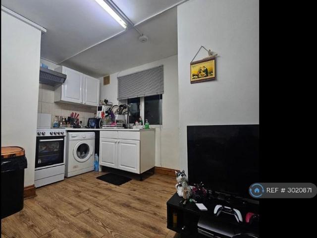 Apartment for rent in London Borough of Ealing, Greenford