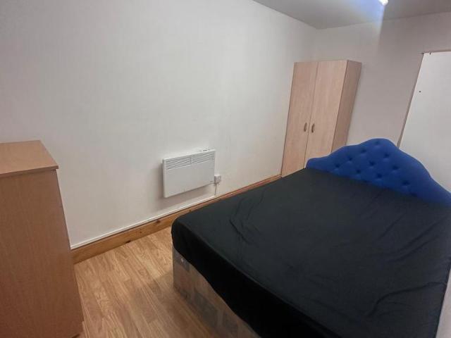 Apartment for rent in London Borough of Ealing, Greenford