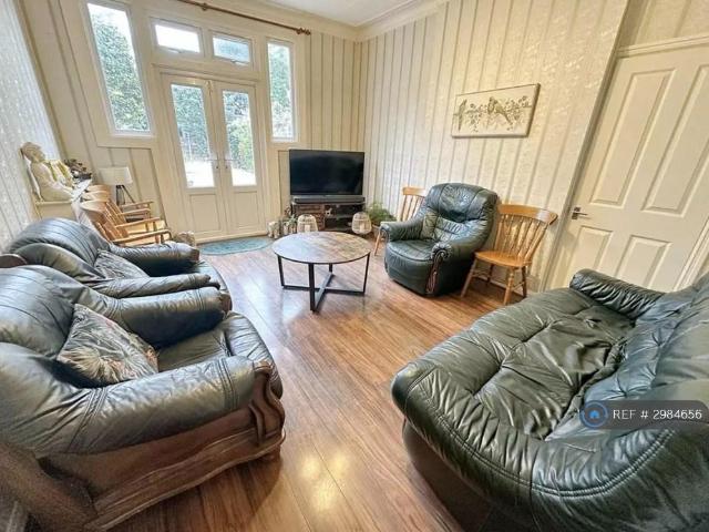 House for rent in London Borough of Ealing, Greater London