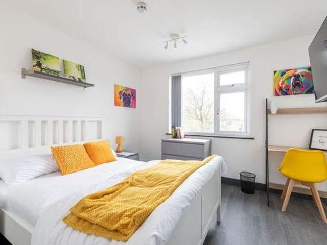 House for rent in Charville, Greater London