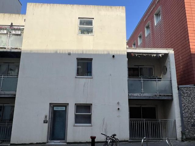 Studio for rent in Queen's Park, Brighton & Hove