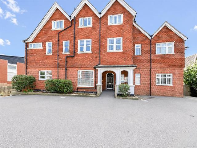 Apartment for rent in Pebsham, Rother