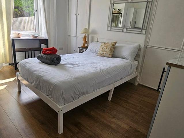 Studio for rent in Kinning Park, Scotland