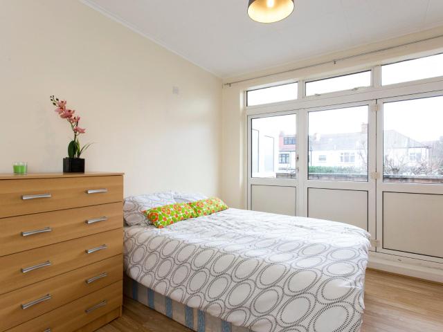Room for rent in London Borough of Ealing, Park Royal