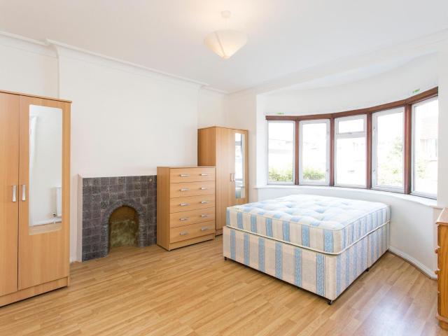 Room for rent in London Borough of Ealing, Greater London