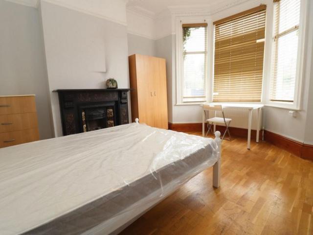 Room for rent in London Borough of Lewisham, Ladywell