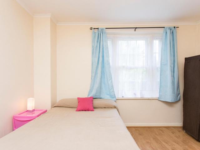Room for rent in London Borough of Hammersmith and Fulham, Greater London