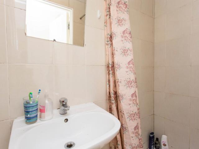 Room for rent in London Borough of Ealing, Greater London