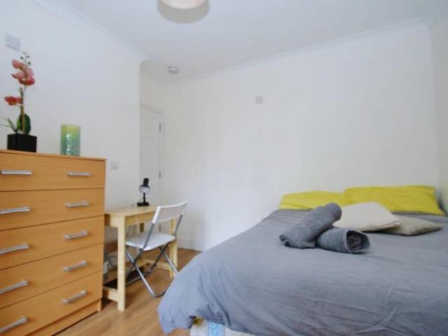 Room for rent in London Borough of Ealing, Greater London