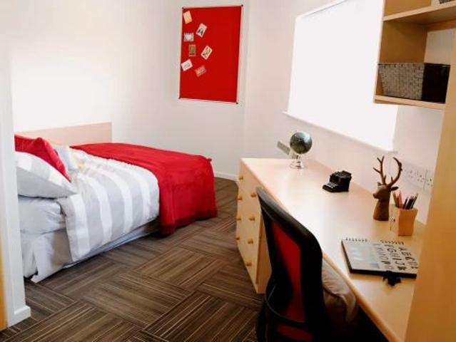 Room for rent in Calderstones