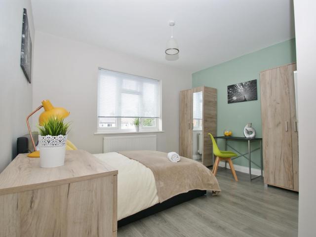 Room for rent in London Borough of Ealing, Greater London