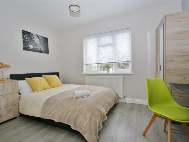 Room for rent in London Borough of Ealing, Greater London