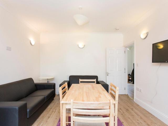 Room for rent in London Borough of Ealing, Greater London