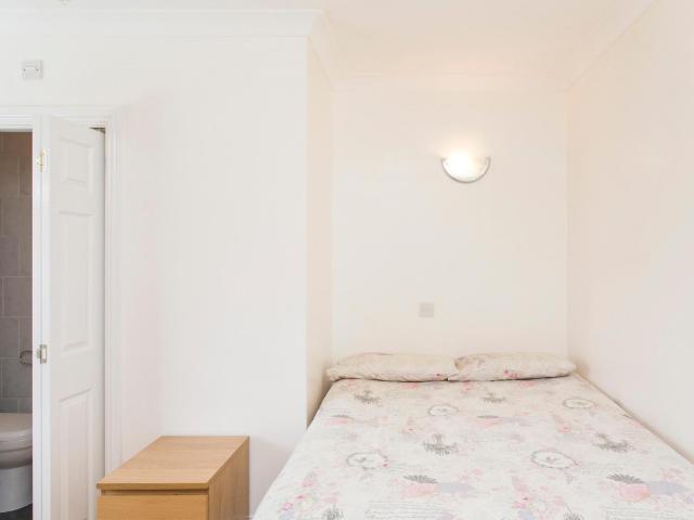 Room for rent in London Borough of Ealing, Greater London