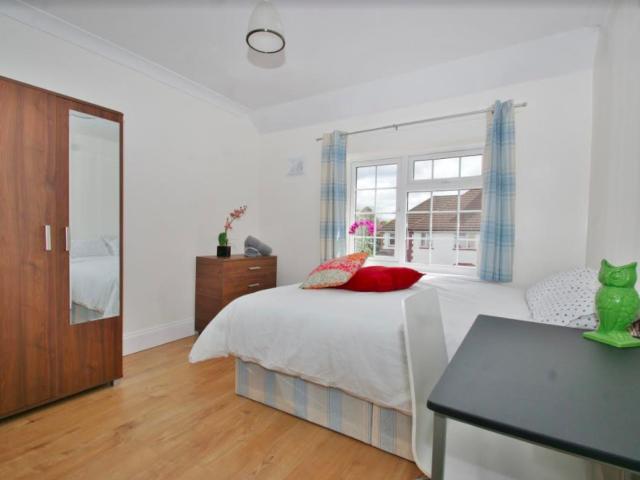 Room for rent in London Borough of Ealing, Greater London
