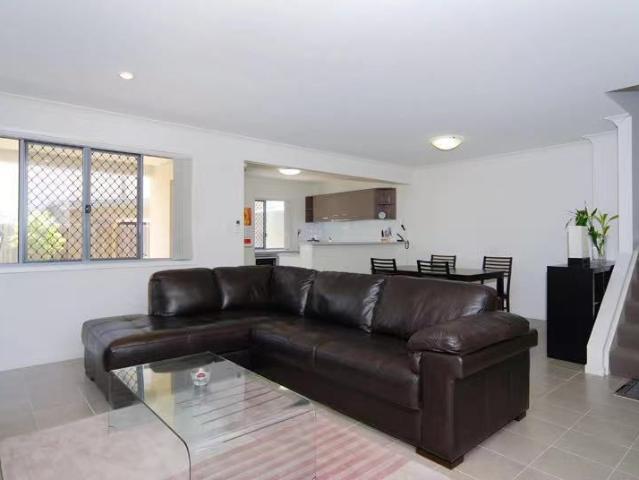 Townhouse for rent in Calamvale, Greater Brisbane