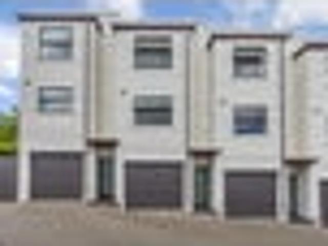 Townhouse for sale in Auckland, Oroua County